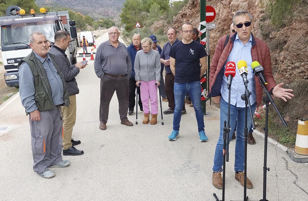 Estn instalando puertas en el camino de servicio del Trasvase a su paso por Totana